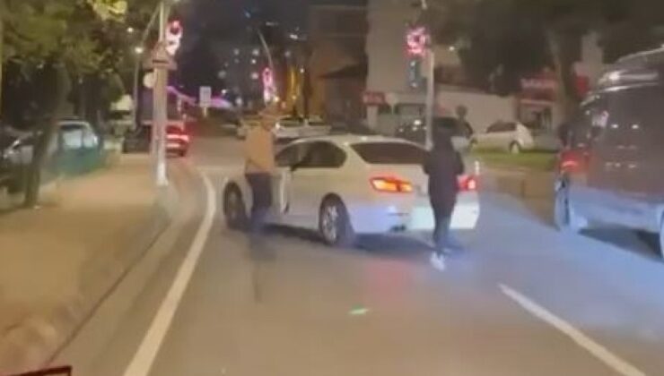 Büyükçekmece’de yol kesip aracı yumruklayan sürücü kameralara yansıdı