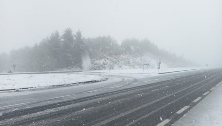 Çanakkale-İstanbul yolunda kar yağışı