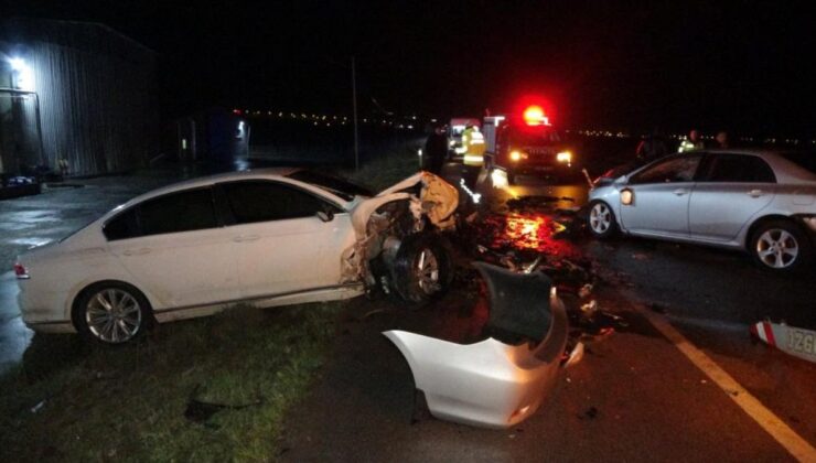 Çanakkale’de otomobiller kafa kafaya çarpıştı: 3 ölü