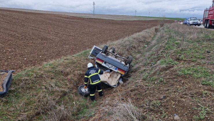 Çorum’da otomobil şarampole yuvarlandı
