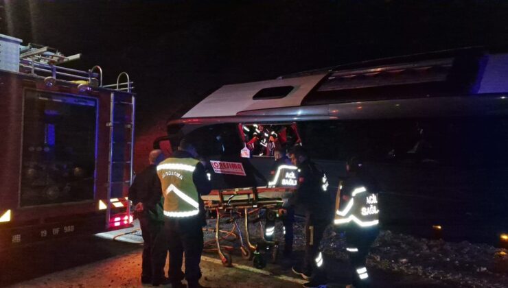Çorum’da tur otobüsü kaza yaptı: 15 kişi yaralandı