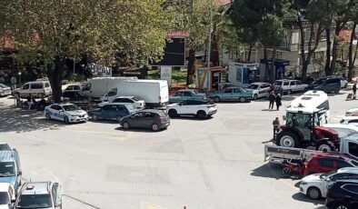 Denizli’de seyyar satıcı ve zabıta birbirine girdi