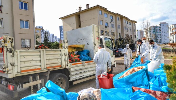 Diyarbakır’da koku gelen evden çöp çıktı