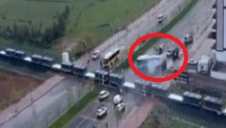 Diyarbakır’da yük treni, hemzemin geçitte belediye otobüsüne çarptı