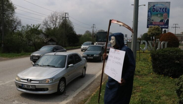Düzce’de ‘Bayramda bana iş çıkarmayın’ pankartıyla sürücüleri uyardı