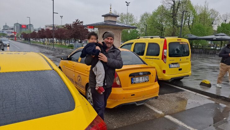 Düzce’de taksiciler buldukları küçük çocuğu ailesine ulaştırdı