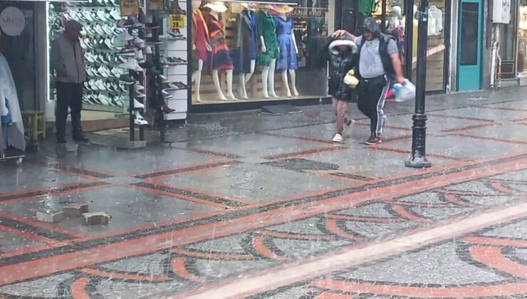 Edirne’de sağanak sonrası dolu yağdı