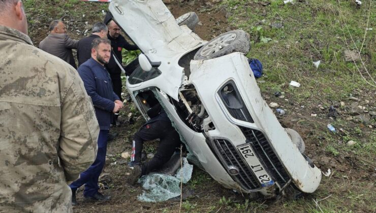 Elazığ’da otomobil şarampole devrildi: 4’ü çocuk 9 yaralı