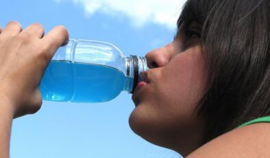 Enerji içeceklerini bilinçsiz kullanmak kalbi tehdit ediyor