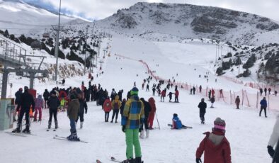 Erzincan’da Ergan Kayak Merkezi sezonu rekor ziyaretçiyle kapattı