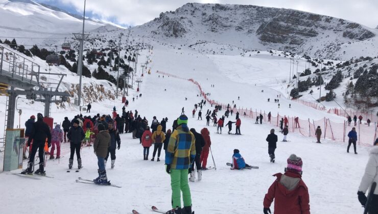 Erzincan’da Ergan Kayak Merkezi sezonu rekor ziyaretçiyle kapattı