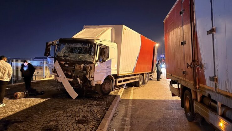 Erzurum’da 6 araca freni tutmayan kamyon çarptı: 1’i ağır 8 yaralı