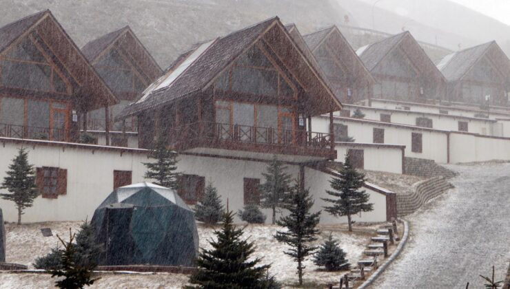 Erzurum’da kar yağışı etkili oluyor