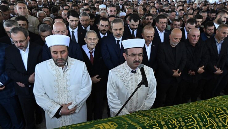 Eski bakan Mevlüt Çavuşoğlu’nun babası için cenaze töreni düzenlendi