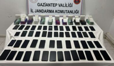 Gaziantep’te 2,7 milyon liralık kaçak telefon ele geçirildi