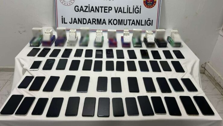 Gaziantep’te 2,7 milyon liralık kaçak telefon ele geçirildi