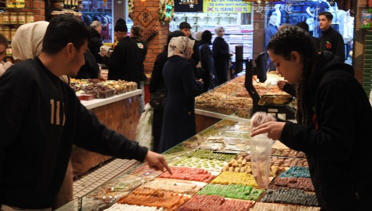 Gaziantep’te bayram şekerleri tezgahlarda