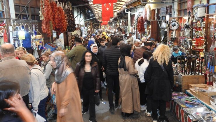 Gaziantep’teki esnafı turist yoğunluğundan çifte bayram yaşadı
