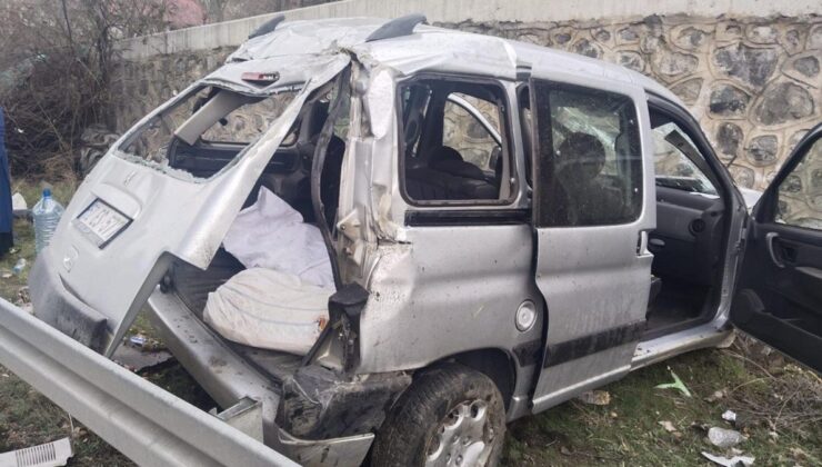 Gümüşhane’de kamyonet takla attı