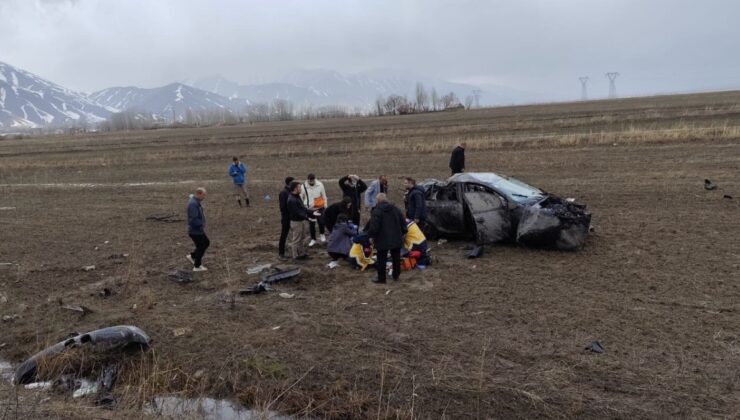 Hakkari’de otomobil direğe çarptı