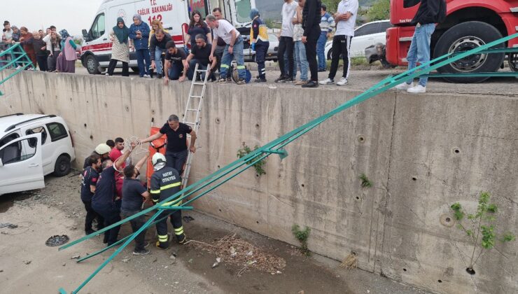 Hatay’da fren yerine gaza basınca araç su kanalına uçtu