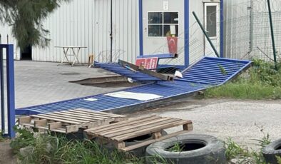 Hatay’da şiddetli fırtına: Su deposu devrildi