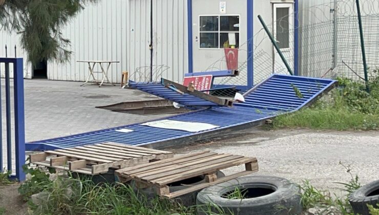 Hatay’da şiddetli fırtına: Su deposu devrildi