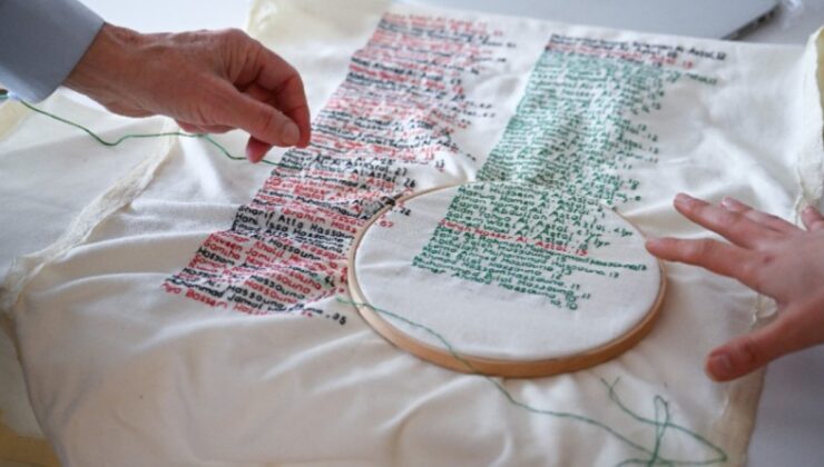 İrlandalı Mary, nakışlarıyla Gazze’deki Filistinli şehitleri anıyor