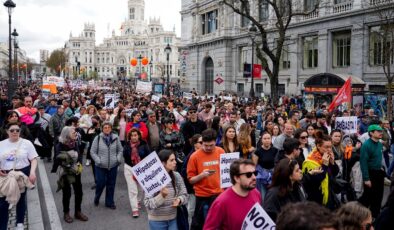 İspanyollar, yüksek ev kiralarına karşı meydanlarda