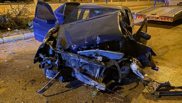 Isparta’da otomobil refüje çarparak 3 ağacı devirdi: 1 yaralı