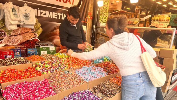 İstanbul, Eminönü’nde bayram alışverişi başladı