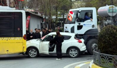 İstanbul’da beton mikseri otomobile çarptı