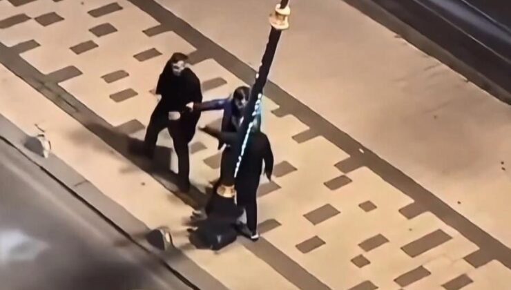 İstanbul’da cadde ortasında kavga cep telefonu kamerasıyla görüntülendi