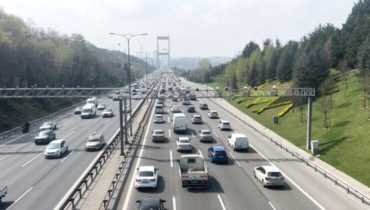 İstanbul’da Fatih Sultan Mehmet Köprüsü’nde bayram dönüşü trafik oluştu
