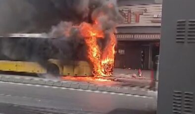 İstanbul’da İETT otobüsü yanarak kullanılamaz hale geldi