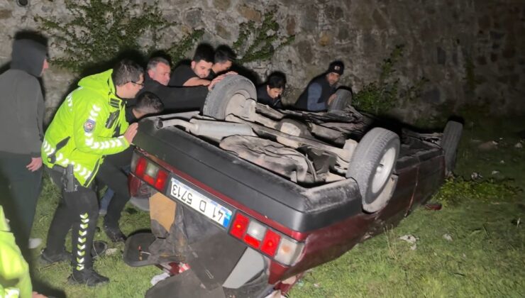 İstanbul’da kontrolü kaybeden sürücü otomobiliyle 4 metre yükseklikten düştü