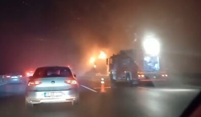 İstanbul’da köprü girişinde tır yangını: O anlar kamerada