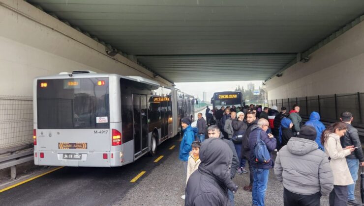 İstanbul’da metrobüs arızalandı