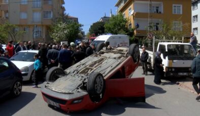 İstanbul’da motosiklete çarpan otomobil takla attı