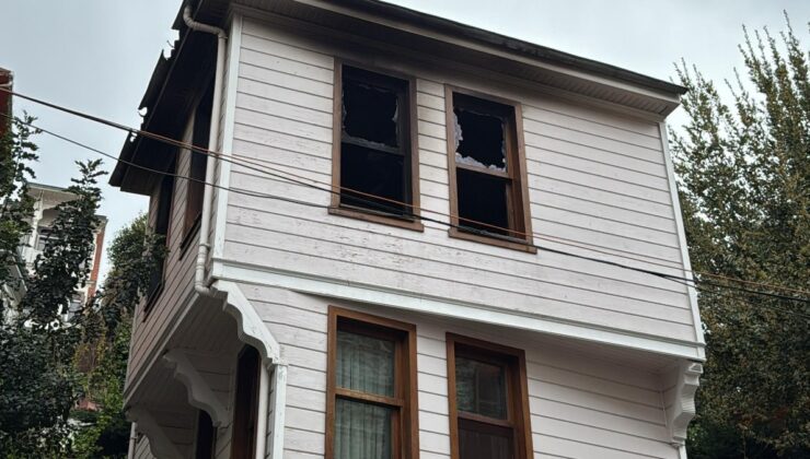 İstanbul’da muhtar yangın sırasında canlı yayın yaptı
