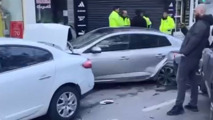 İstanbul’da otomobilin park halindeki araçlara çarptığı anlar kamerada