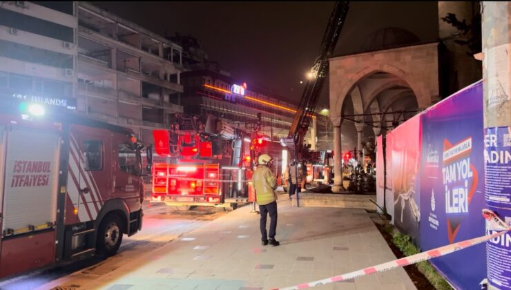 İstanbul’da tarihi camide yangın