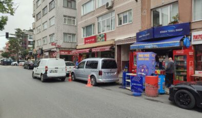 İstanbul’da tekel bayine gelen hırsız bir şişe içkiyi çalıp kaçtı