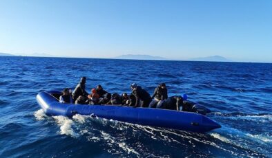 İzmir açıklarında 26 kaçak göçmen yakalandı
