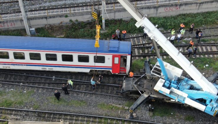 İzmir’de bir vagon bakım sırasında raydan çıktı