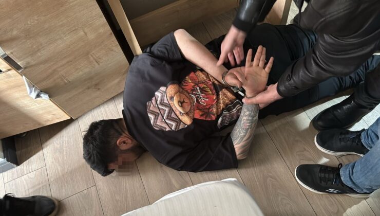 İzmir’de taksiciyi gasbeden şahıs otel odasında yakalandı