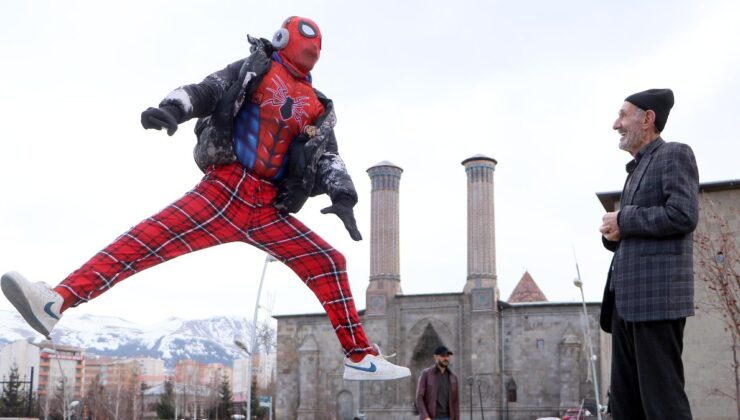 İzmirli Örümcek Adam Erzurum’da