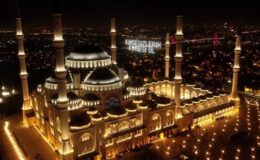 Kadir Gecesi yurt genelinde dualarla ve ibadetle idrak edildi