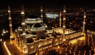 Kadir Gecesi yurt genelinde dualarla ve ibadetle idrak edildi