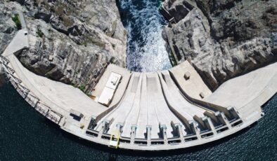 Karakaya Barajı’nın 40 yıllık 85 tonluk türbin çarkı yenilendi